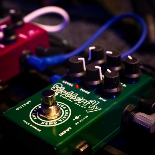 Цифровой дилей от AMT Electronics SY-1 Stutterfly.